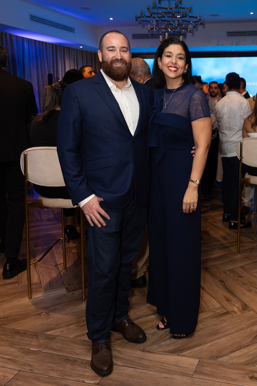 8. Dustin McDonald y Patty Yunen