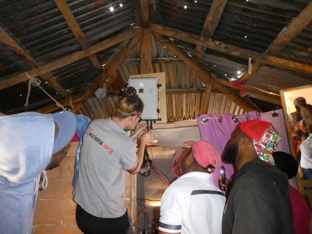 Energía, agua y dignidad: el impulso comunitario que está transformando vidas en las localidades aisladas 1 fundacion acciona.org Instalacion