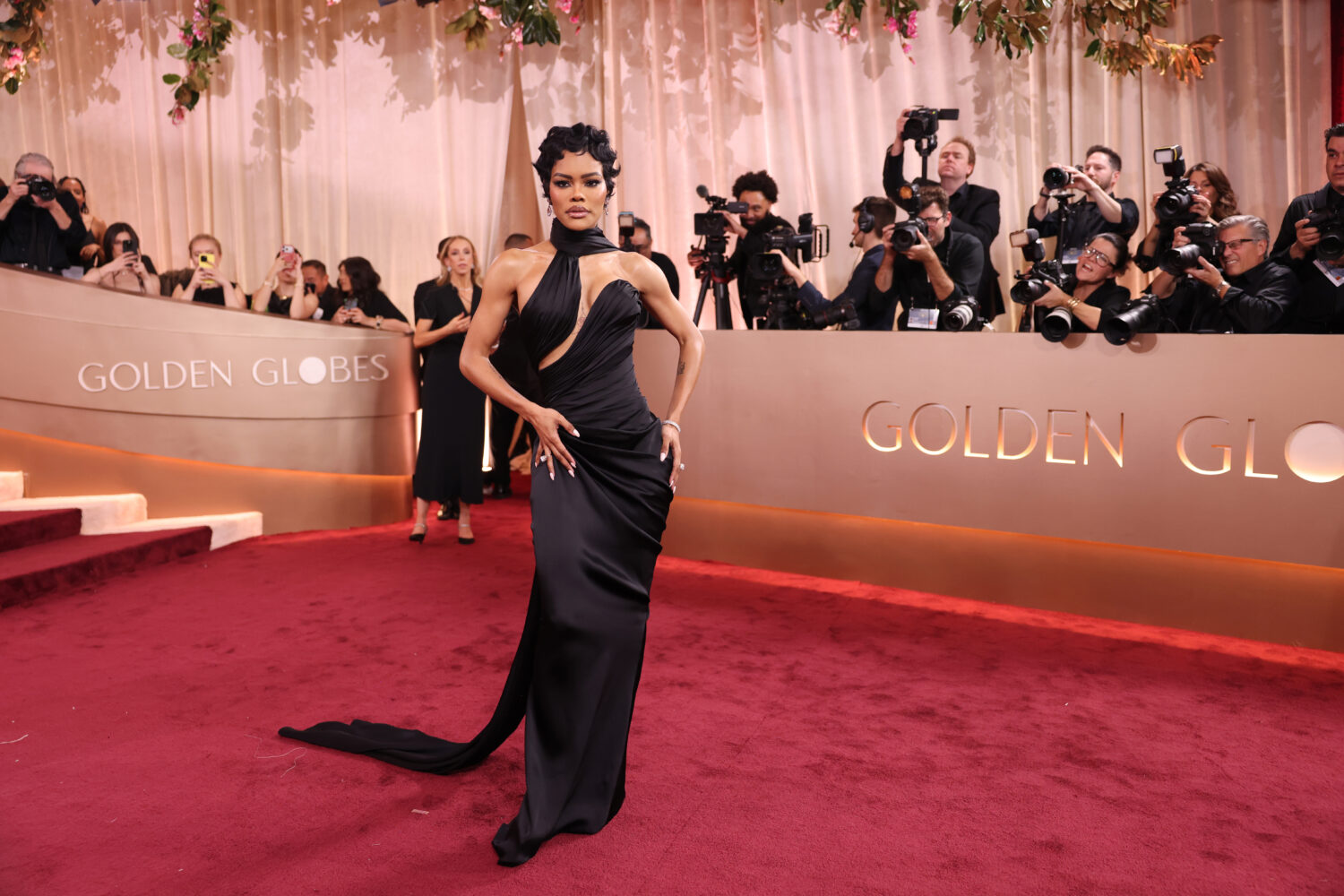 Entre transparencias y sobriedad: contraste en la alfombra roja de los Globos de Oro 2026 8 18388748 011126 cc getty gg teyana taylor img