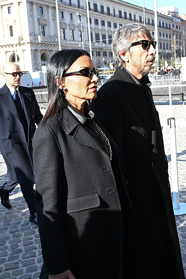 La moda, el cine y sus musas lloran al "grandioso Valentino" en su último adiós en Roma 3 image 48