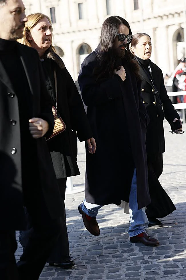 La moda, el cine y sus musas lloran al "grandioso Valentino" en su último adiós en Roma 2 image 49