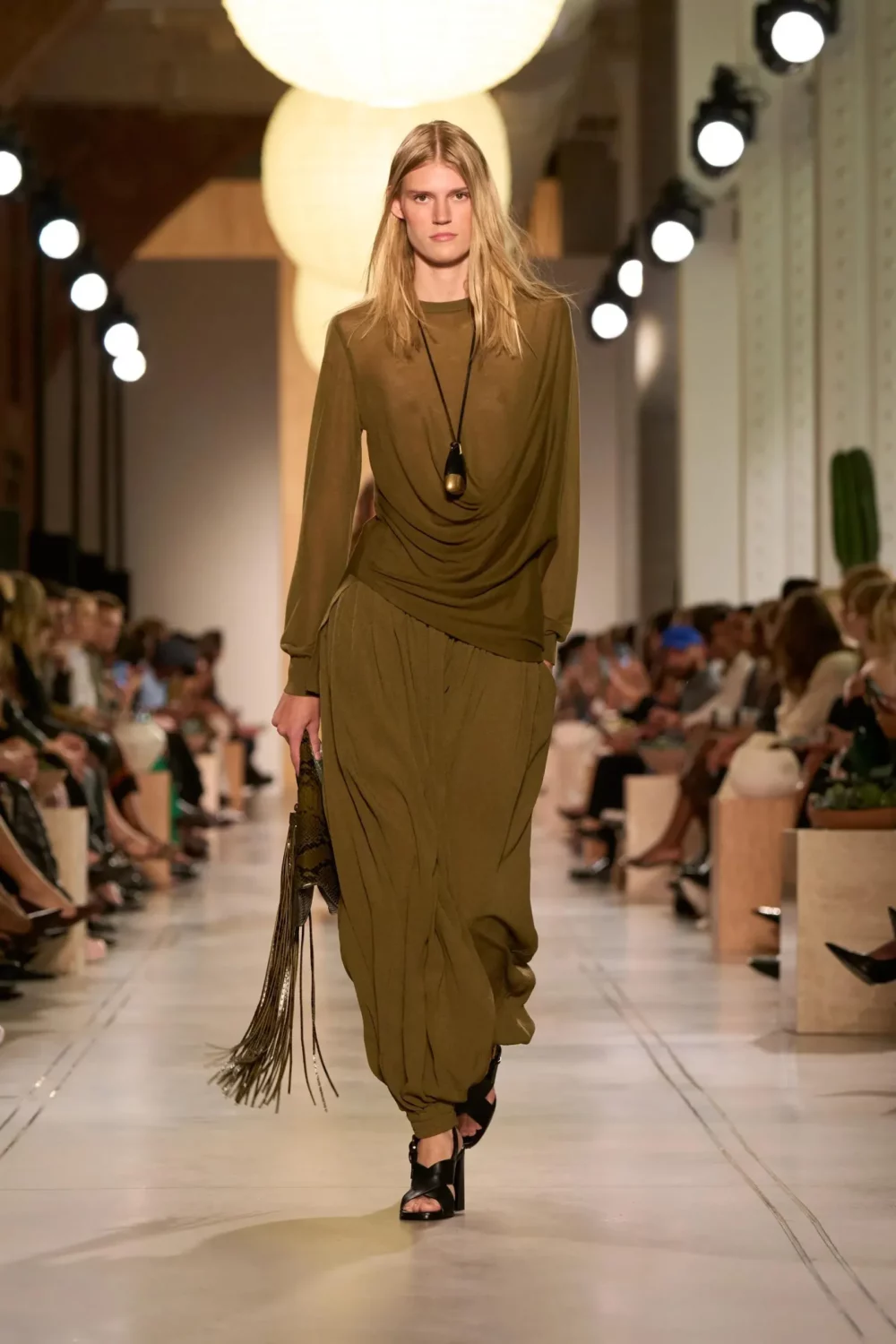 Moda en 2026: dos generaciones, dos miradas, un mismo lenguaje 2 Moda en 2026