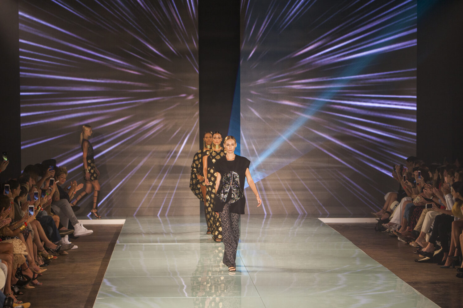 Semanas de la moda, origen y cuando el vestir se convirtió en espectáculo global 1 semanas de la moda