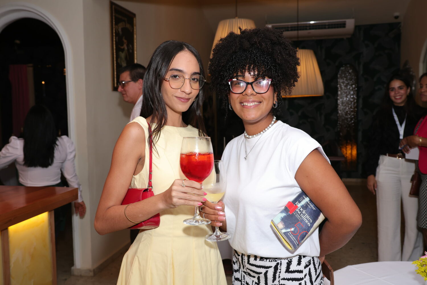 Ashley Galvez y Citlally Hernandez 1 1
