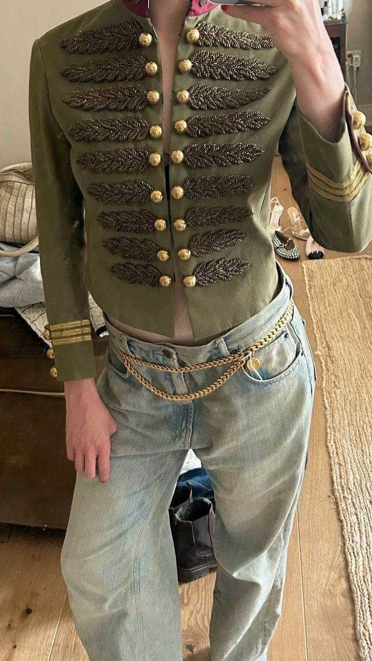 La Chaqueta Napoleónica una prenda que reinventa el lujo en 2026 8 image 11