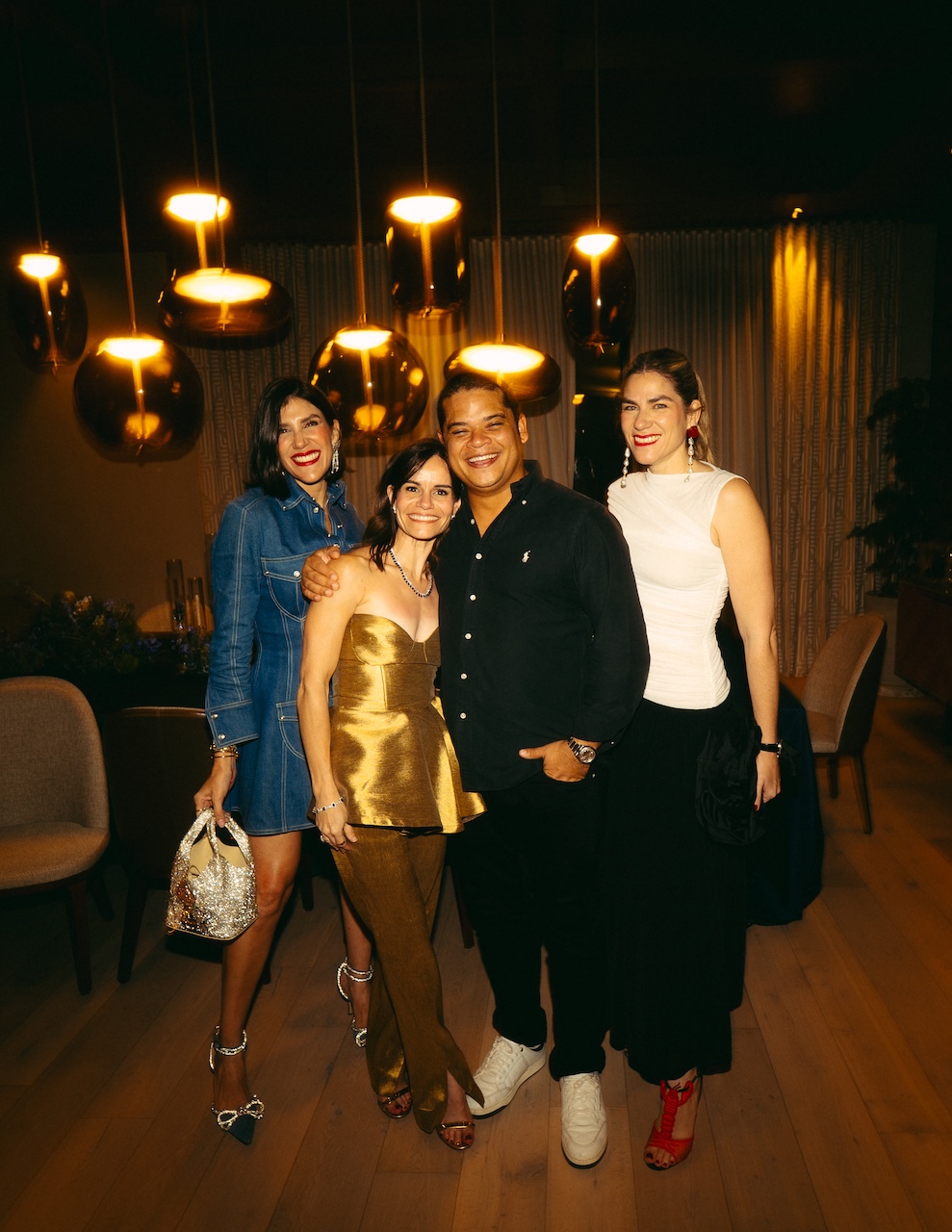 15. Crystal Jimenez Carla Chalas Erik Malmsten y Michele Jimenez