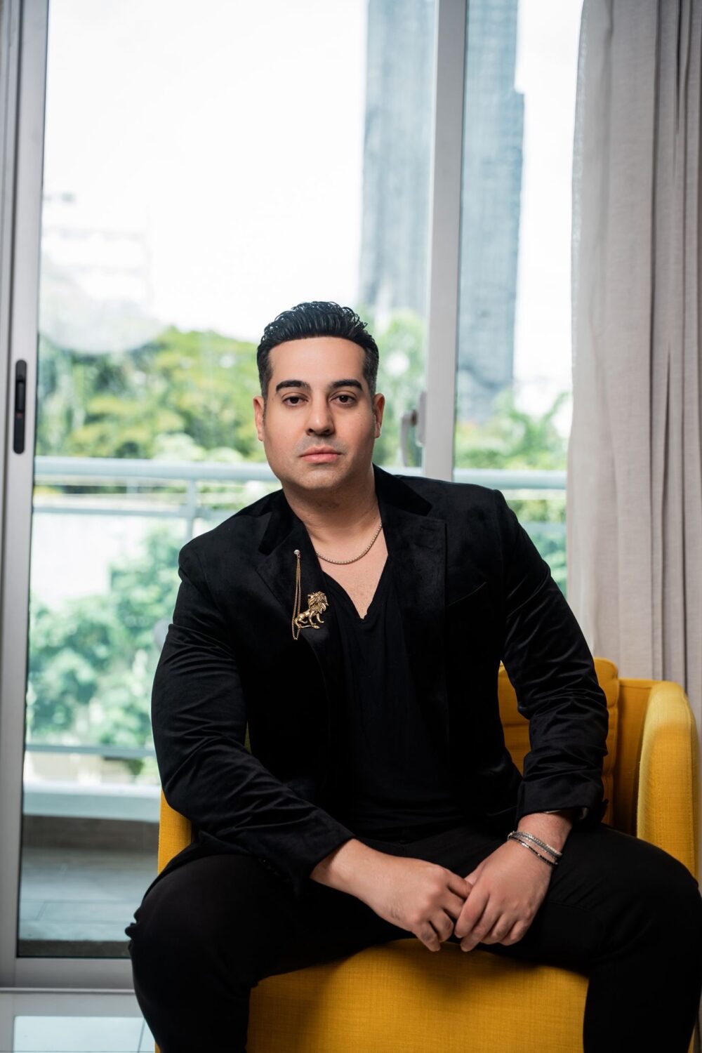 Jonathan Medero: el visionario que está redefiniendo la moda dominicana desde la pasarela 1 Jonathan Medrero