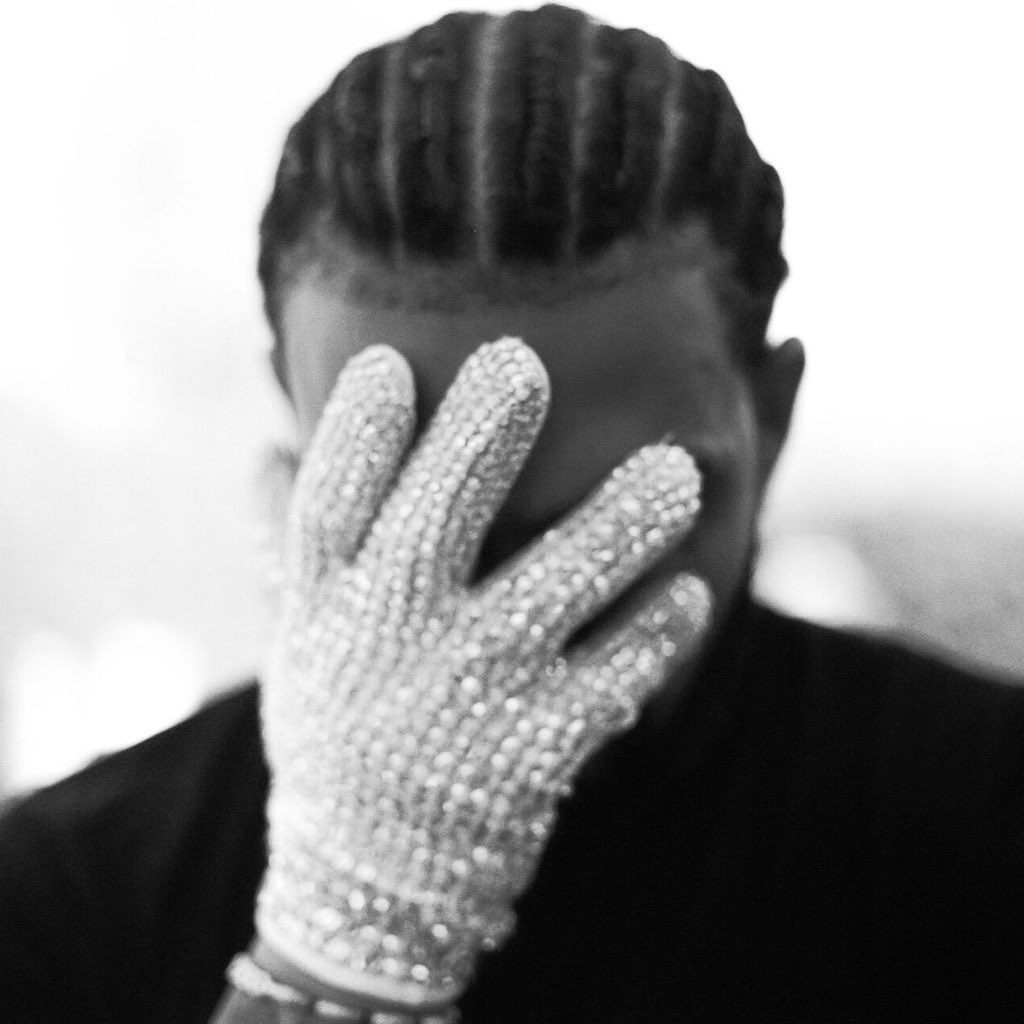 Drake acaba de lograr lo imposible y la industria musical está mirando 2