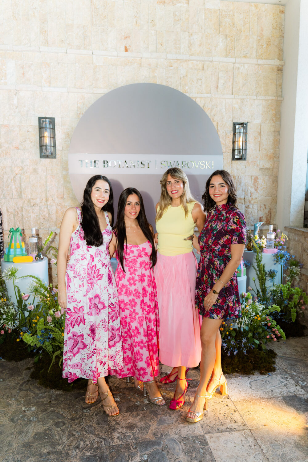 Swarovski y The Botanist Gin rinden homenaje a las madres con una experiencia de diseño y lujo contemporáneo 10 Marcelle Pezzotti Nicole Torres Patricia Terc y Ivanna Bolonotto
