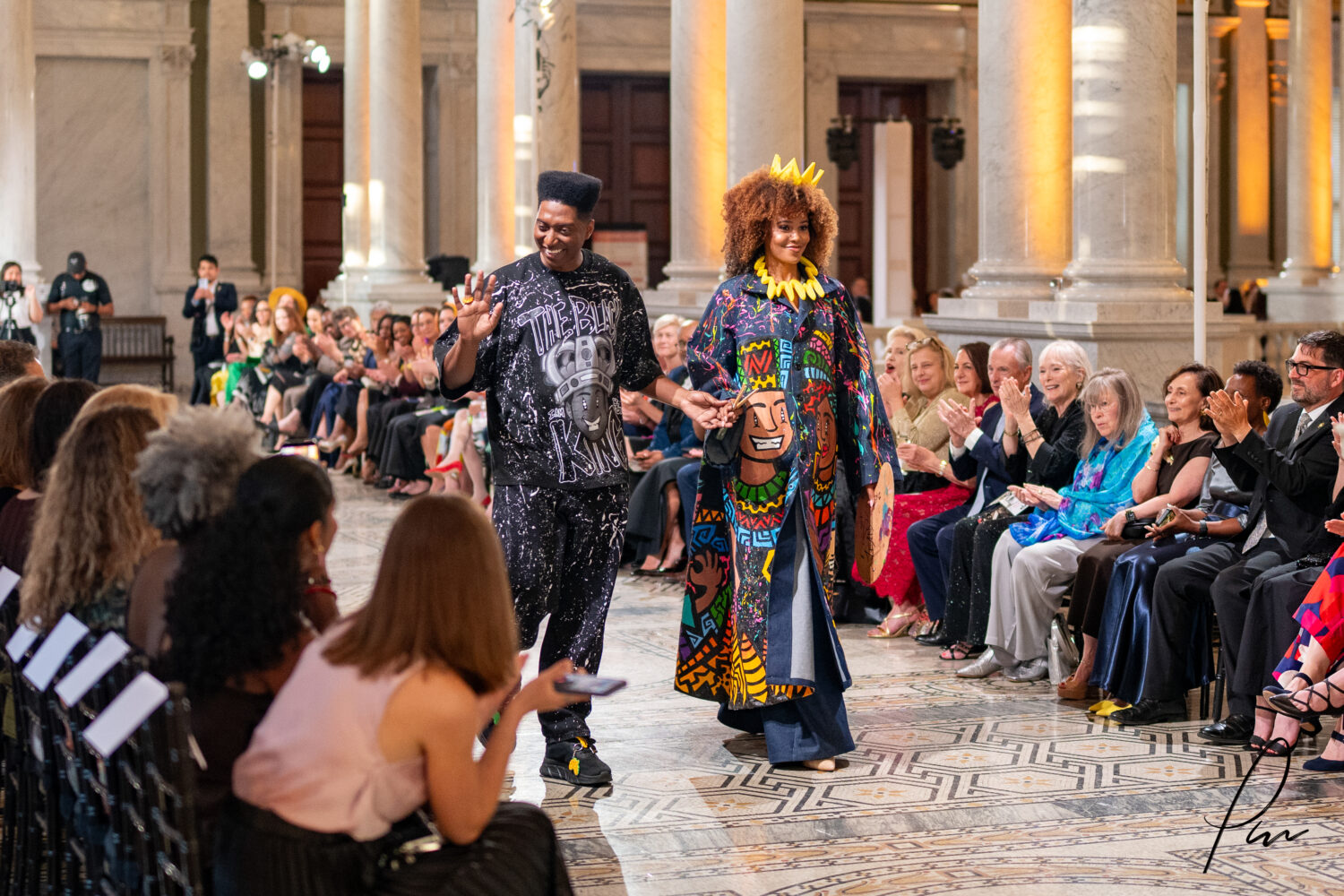 La Biblioteca del Congreso celebró los 250 años de América con un histórico desfile de moda 5 PM8 2280