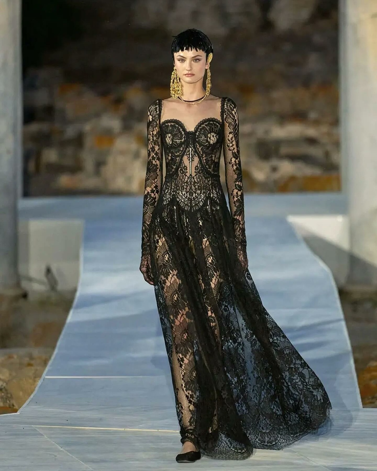 El encaje es el protagonista de este verano; para lograr un look romántico 2 image