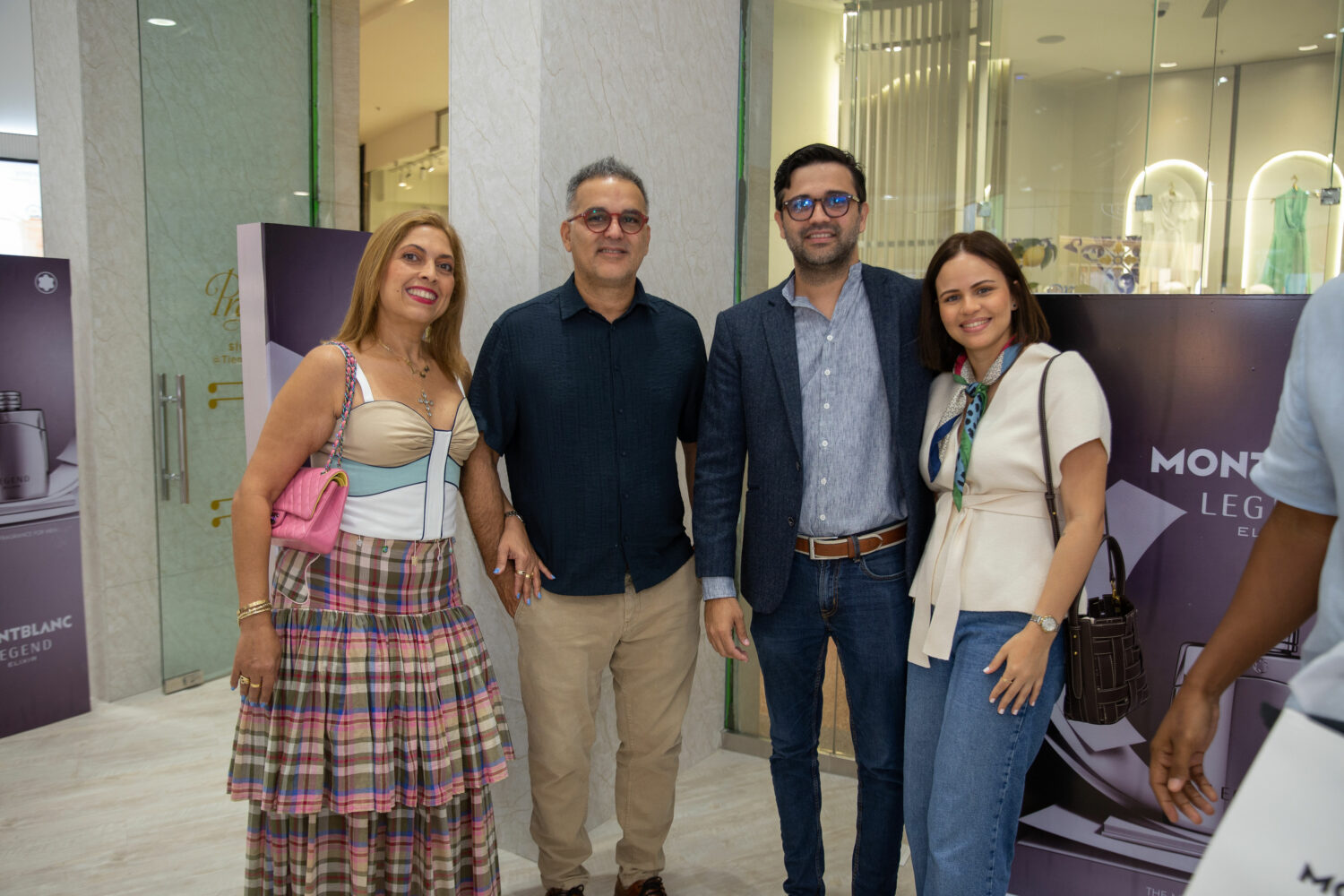 MONTBLANC PRESENTA LEGEND ELIXIR: LA NUEVA INTENSIDAD DE UNA LEYENDA EN PRESTIGE BLUEMALL 8 Jennifer Fersobe Jochy Fersobe Janio Mercedes y Carla Mercedes