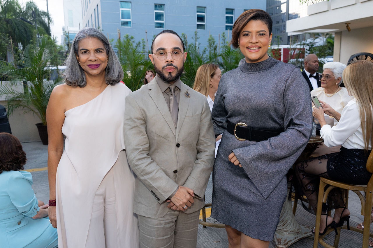 Michelle Reynoso inaugura nuevo espacio que reúne en un solo lugar el universo de su marca 12 21 Claudia Mejia Eddie Gomez y Patricia Herrera