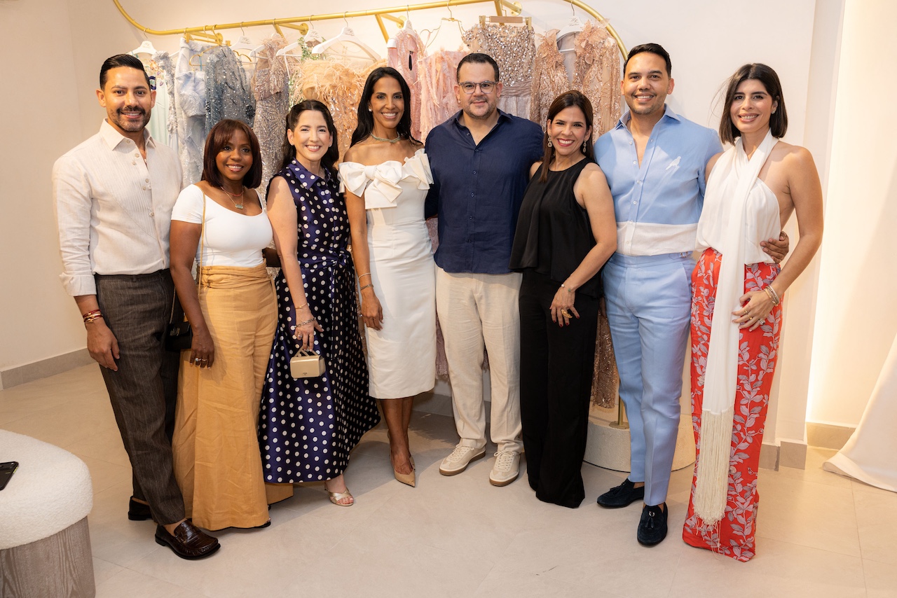 Michelle Reynoso inaugura nuevo espacio que reúne en un solo lugar el universo de su marca 13 23 Jhonaly Guzman Elvira Sepulveda Mayi Suarez Michelle Reynoso Abraham Tabar Angel Trifolio y Giovanna Vasquez