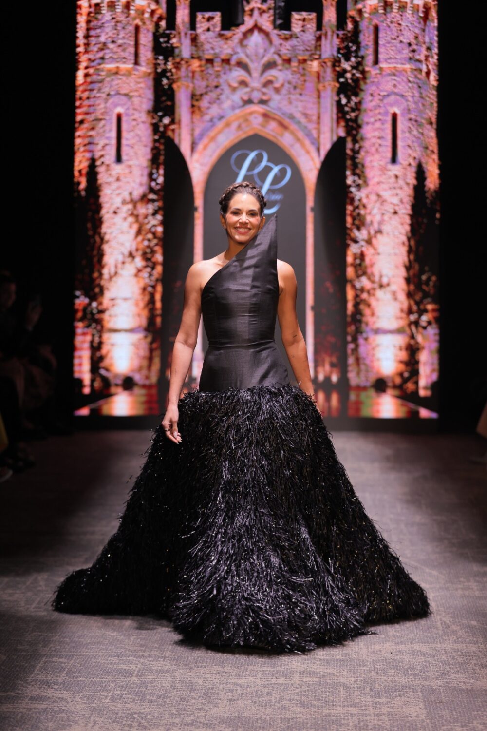Leonel Lirio celebra 40 años de trayectoria con una memorable pasarela en RD Fashion Week 2026 6 45e91b6e a370 45a1 b206 61a556d8dc53