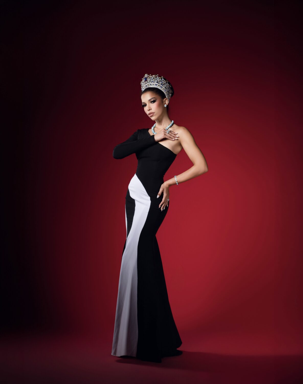 Yeimi Hernández: una corona con propósito y una visión que va más allá de la belleza 2 IMG 2887.JPG 1